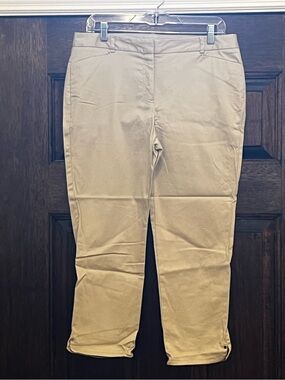 Van Heusen Khaki Capris Size 8